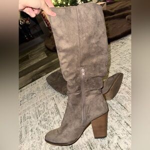 Stylish Women's Suede Boots